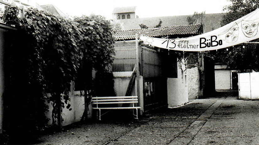 Der Kleine Bühnenboden mit Festbanner "13 Jahre kleiner Bübo", 1996