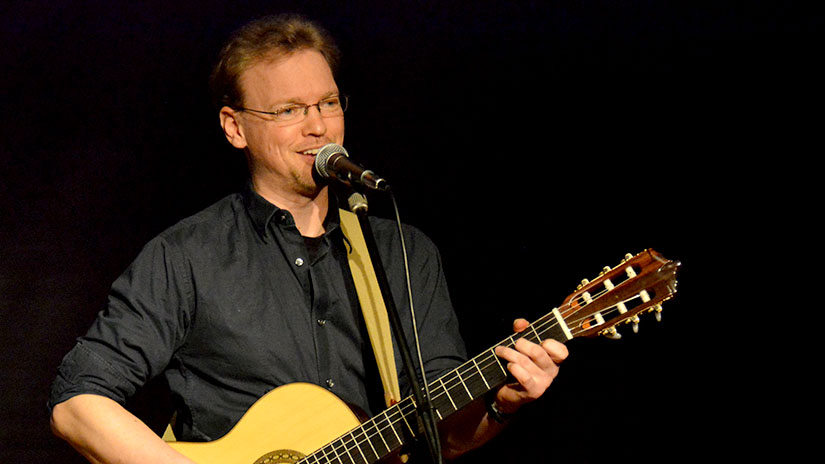 Michael Mühlmann singt Reinhard Mey (Foto: Norbert Hömmken) 